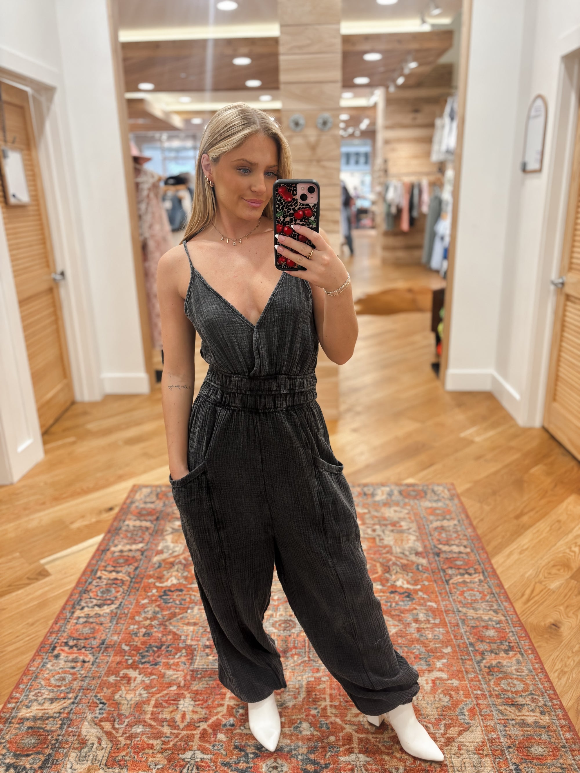 Expertly crafted from mineral washed cotton gauze, the Easy Days Black Jumpsuit offers a sophisticated yet casual look. The sleeveless design and adjustable straps provide a comfortable fit, while the deep V-neck and elastic waist add a touch of elegance. With side pockets for added convenience, this jumpsuit is perfect for any easy day. Boutique style Ashland, Kentucky 